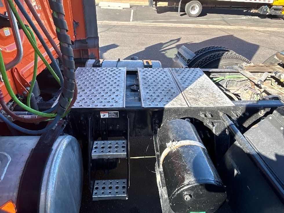 Day Cab Tractor-Heavy Duty Tractors-Freightliner-2019-T12664ST-Goodyear-AZ-504,620\n\t\tmiles-$ 36,000 - Image 18