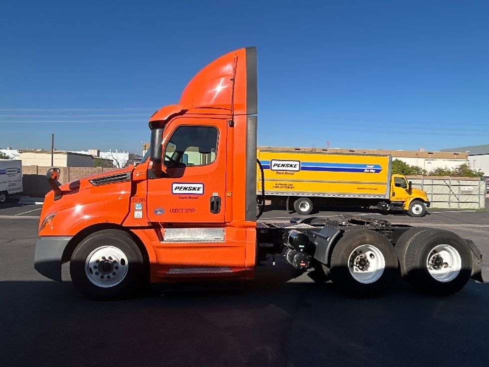 Day Cab Tractor-Heavy Duty Tractors-Freightliner-2019-T12664ST-Goodyear-AZ-504,620\n\t\tmiles-$ 36,000 - Image 4