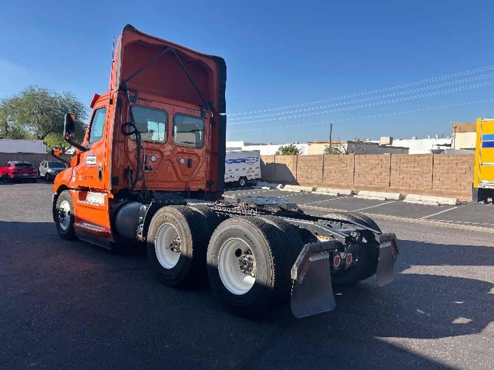 Day Cab Tractor-Heavy Duty Tractors-Freightliner-2019-T12664ST-Goodyear-AZ-504,620\n\t\tmiles-$ 36,000 - Image 5