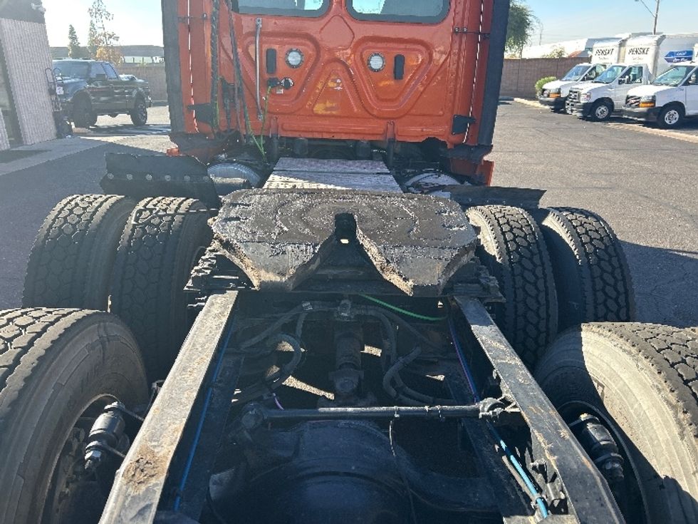 Day Cab Tractor-Heavy Duty Tractors-Freightliner-2019-T12664ST-Goodyear-AZ-504,620\n\t\tmiles-$ 36,000 - Image 6