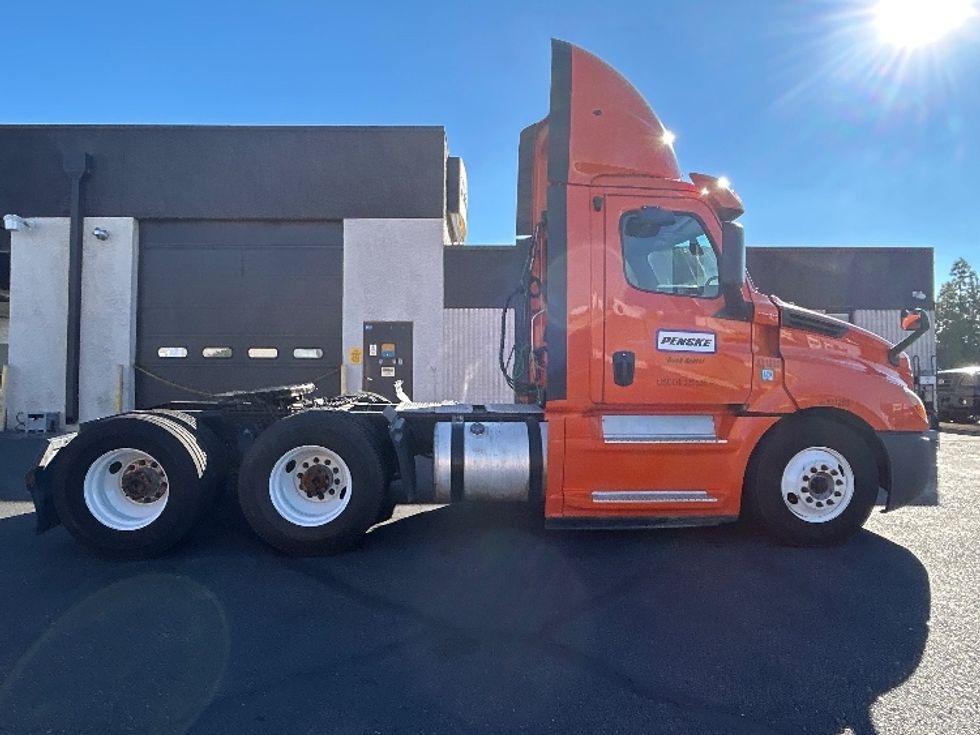 Day Cab Tractor-Heavy Duty Tractors-Freightliner-2019-T12664ST-Goodyear-AZ-504,620\n\t\tmiles-$ 36,000 - Image 8