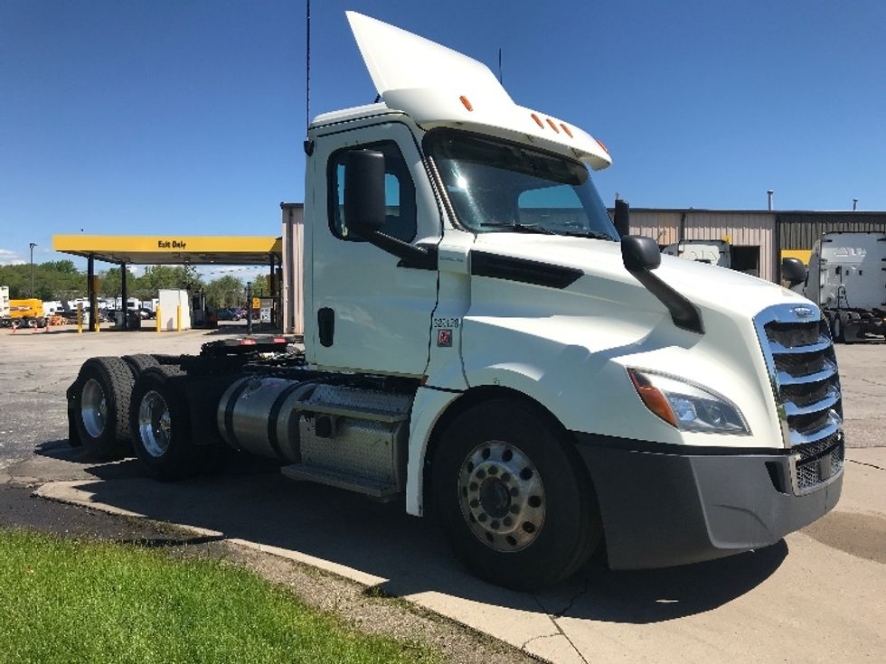 Day Cab Tractor-Heavy Duty Tractors-Freightliner-2019-T12664ST-Goshen-IN-219,143\n\t\tmiles-$ 66,500 - Image 1