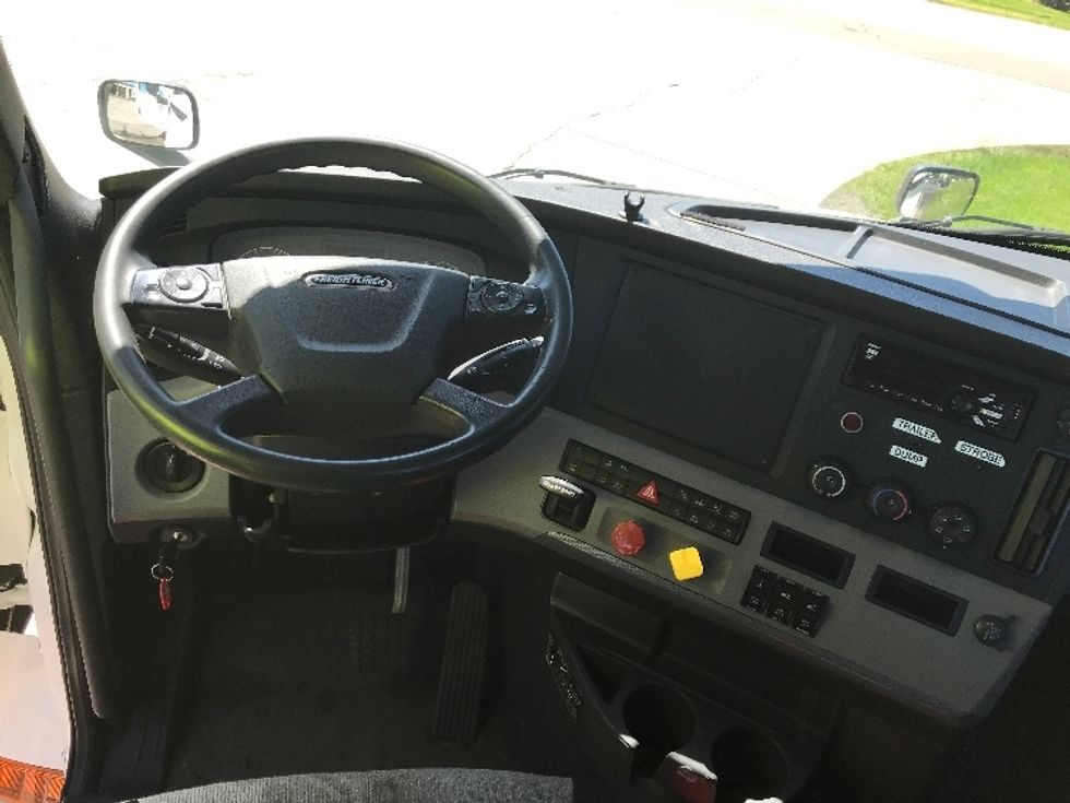 Day Cab Tractor-Heavy Duty Tractors-Freightliner-2019-T12664ST-Goshen-IN-219,143\n\t\tmiles-$ 66,500 - Image 10