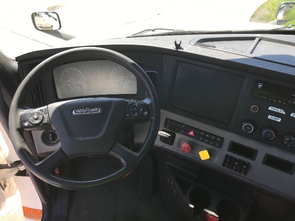 Day Cab Tractor-Heavy Duty Tractors-Freightliner-2019-T12664ST-Goshen-IN-219,143\n\t\tmiles-$ 66,500 - Image 11