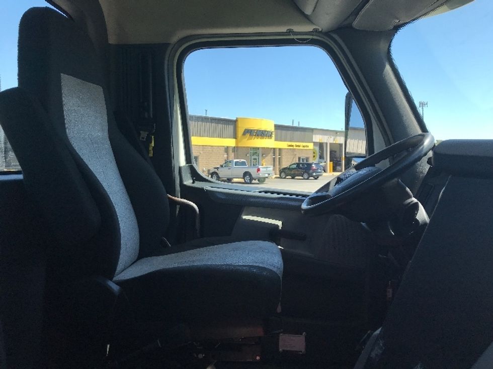 Day Cab Tractor-Heavy Duty Tractors-Freightliner-2019-T12664ST-Goshen-IN-219,143\n\t\tmiles-$ 66,500 - Image 14