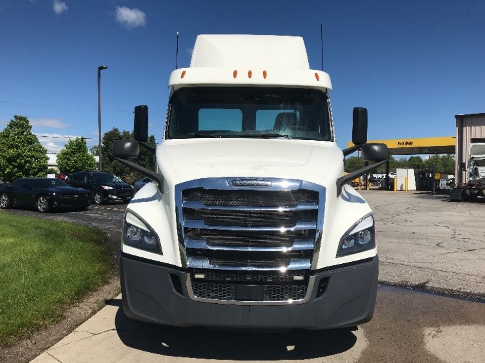 Day Cab Tractor-Heavy Duty Tractors-Freightliner-2019-T12664ST-Goshen-IN-219,143\n\t\tmiles-$ 66,500 - Image 2