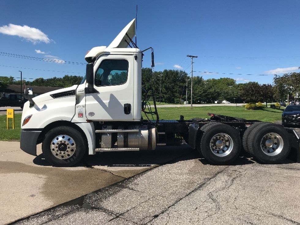 Day Cab Tractor-Heavy Duty Tractors-Freightliner-2019-T12664ST-Goshen-IN-219,143\n\t\tmiles-$ 66,500 - Image 4