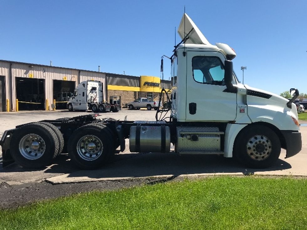 Day Cab Tractor-Heavy Duty Tractors-Freightliner-2019-T12664ST-Goshen-IN-219,143\n\t\tmiles-$ 66,500 - Image 8