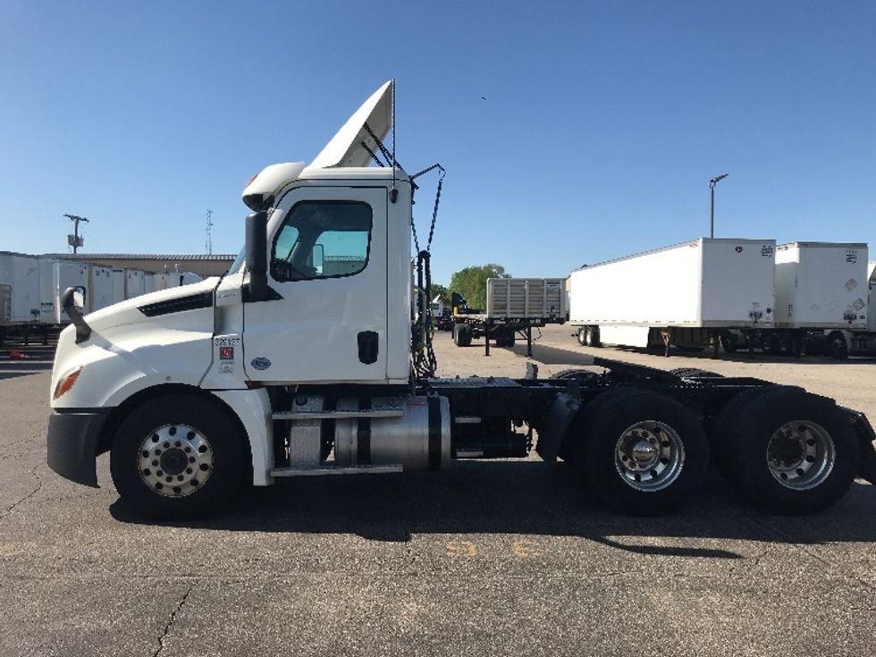 Day Cab Tractor-Heavy Duty Tractors-Freightliner-2019-T12664ST-Goshen-IN-318,659\n\t\tmiles-$ 59,750 - Image 4