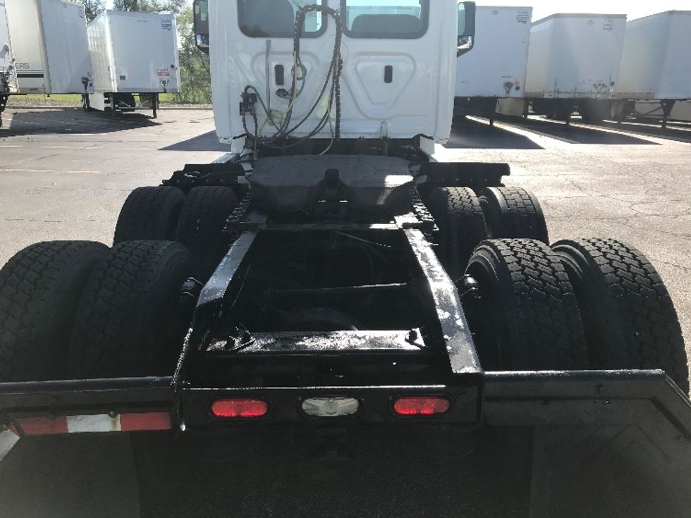Day Cab Tractor-Heavy Duty Tractors-Freightliner-2019-T12664ST-Goshen-IN-318,659\n\t\tmiles-$ 59,750 - Image 6