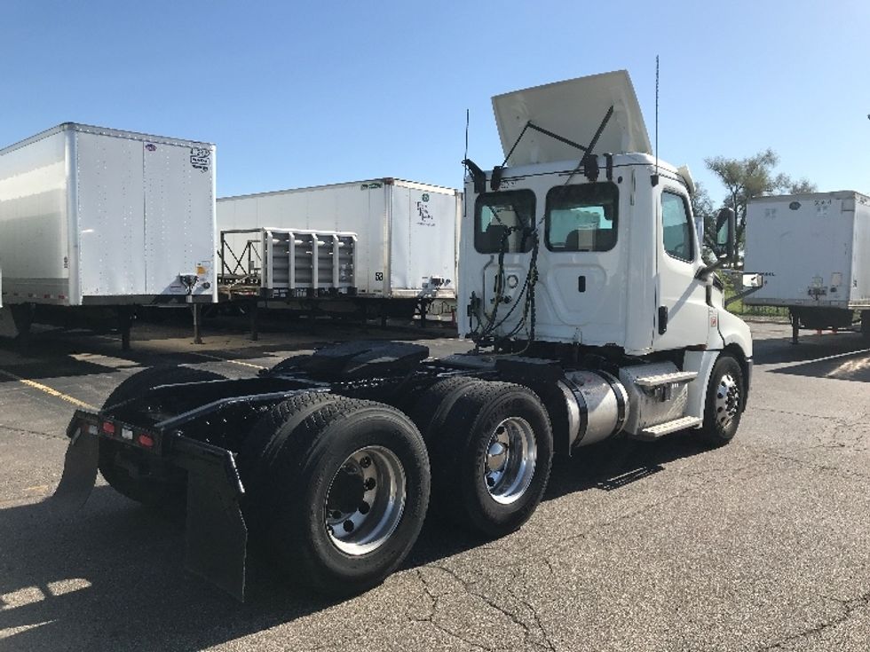 Day Cab Tractor-Heavy Duty Tractors-Freightliner-2019-T12664ST-Goshen-IN-318,659\n\t\tmiles-$ 59,750 - Image 7