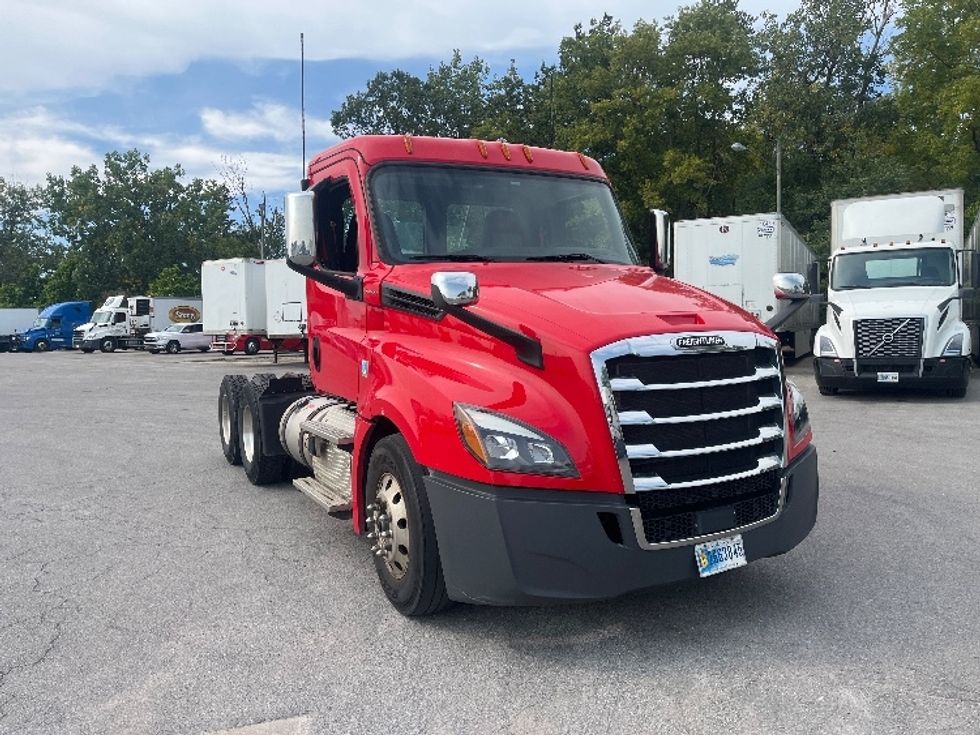 Day Cab Tractor-Heavy Duty Tractors-Freightliner-2019-T12664ST-Goshen-IN-377,722\n\t\tmiles-$ 47,500 - Image 1