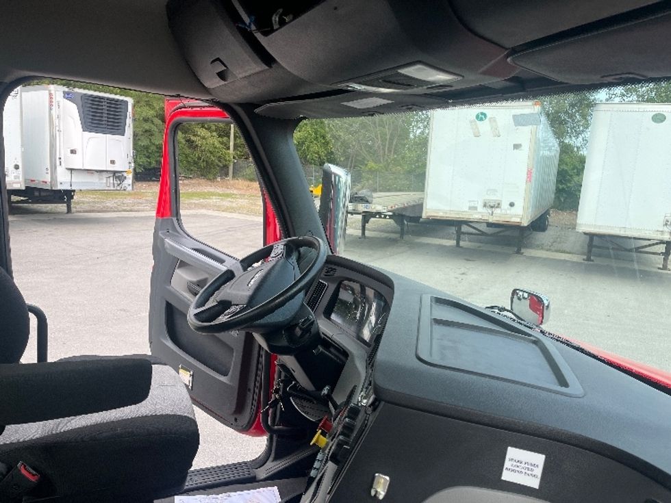 Day Cab Tractor-Heavy Duty Tractors-Freightliner-2019-T12664ST-Goshen-IN-377,722\n\t\tmiles-$ 47,500 - Image 14