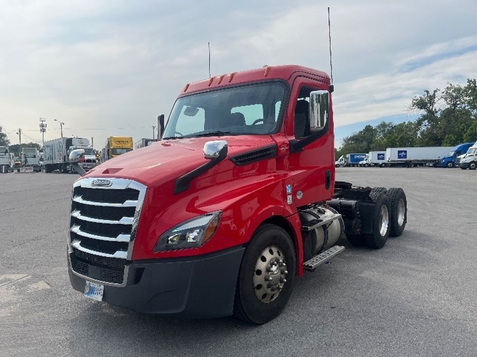 Day Cab Tractor-Heavy Duty Tractors-Freightliner-2019-T12664ST-Goshen-IN-377,722\n\t\tmiles-$ 47,500 - Image 3