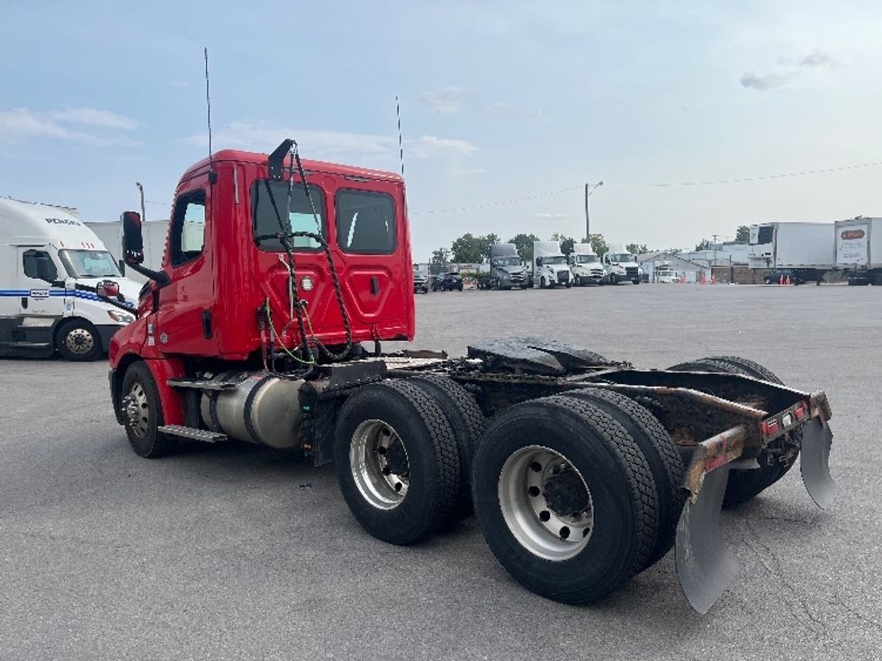 Day Cab Tractor-Heavy Duty Tractors-Freightliner-2019-T12664ST-Goshen-IN-377,722\n\t\tmiles-$ 47,500 - Image 5