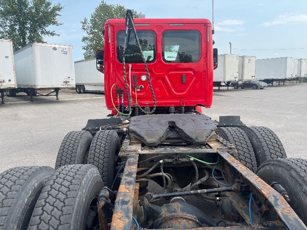 Day Cab Tractor-Heavy Duty Tractors-Freightliner-2019-T12664ST-Goshen-IN-377,722\n\t\tmiles-$ 47,500 - Image 6