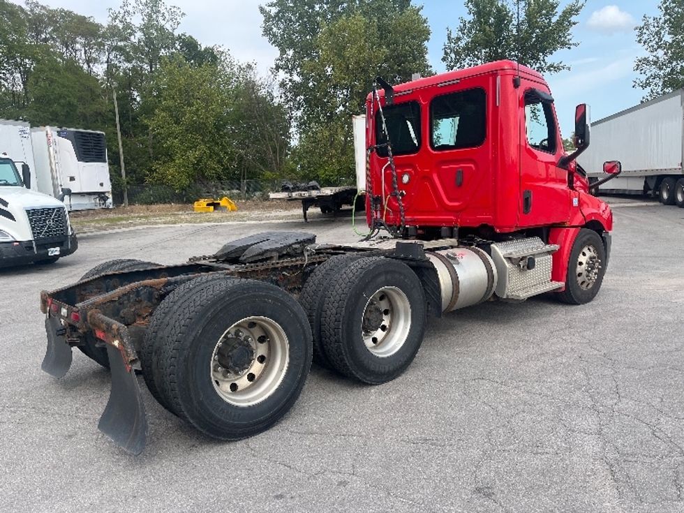 Day Cab Tractor-Heavy Duty Tractors-Freightliner-2019-T12664ST-Goshen-IN-377,722\n\t\tmiles-$ 47,500 - Image 7