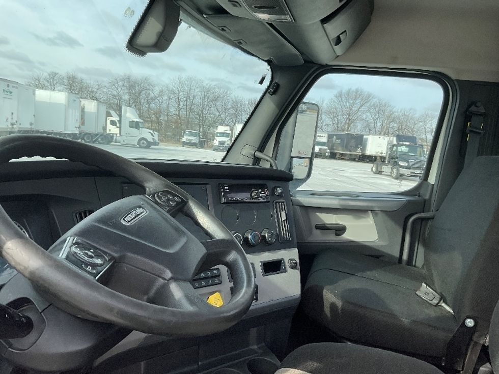 Day Cab Tractor-Heavy Duty Tractors-Freightliner-2019-T12664ST-Goshen-IN-389,247\n\t\tmiles-$ 50,250 - Image 10