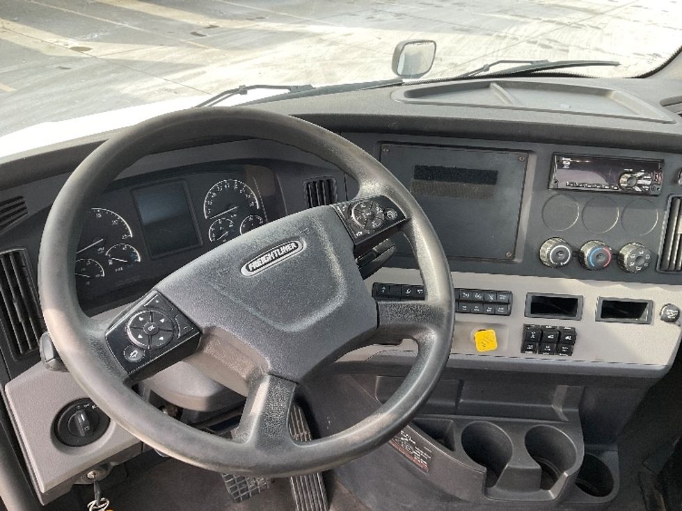 Day Cab Tractor-Heavy Duty Tractors-Freightliner-2019-T12664ST-Goshen-IN-389,247\n\t\tmiles-$ 50,250 - Image 11