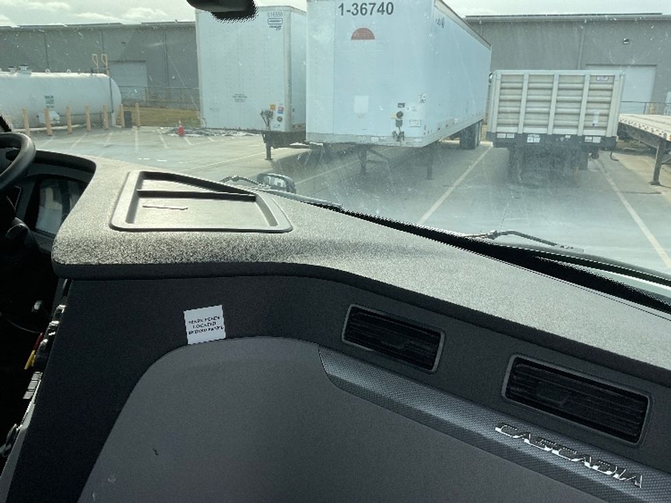 Day Cab Tractor-Heavy Duty Tractors-Freightliner-2019-T12664ST-Goshen-IN-389,247\n\t\tmiles-$ 50,250 - Image 13