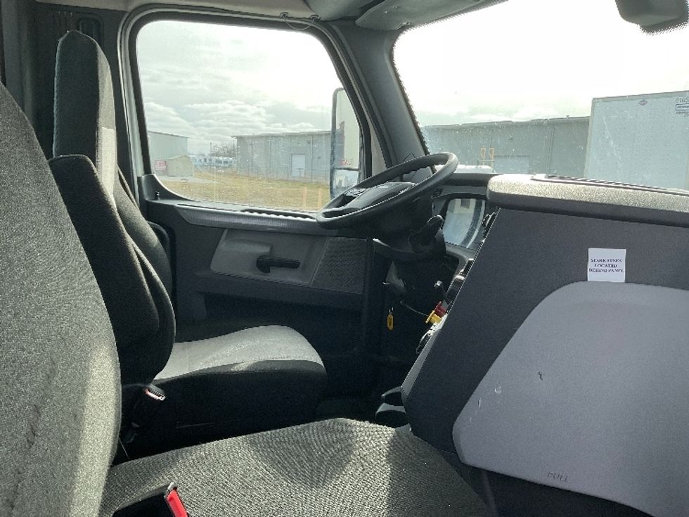 Day Cab Tractor-Heavy Duty Tractors-Freightliner-2019-T12664ST-Goshen-IN-389,247\n\t\tmiles-$ 50,250 - Image 14