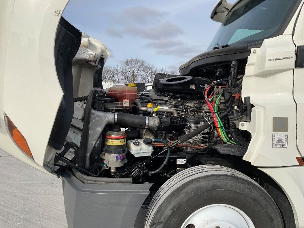 Day Cab Tractor-Heavy Duty Tractors-Freightliner-2019-T12664ST-Goshen-IN-389,247\n\t\tmiles-$ 50,250 - Image 16