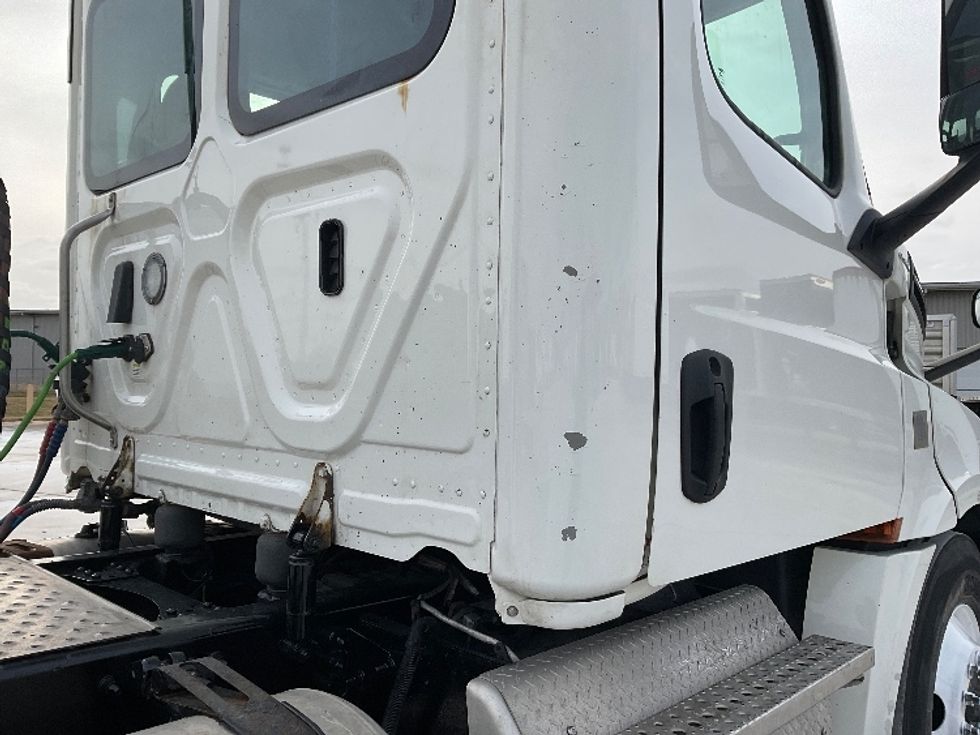 Day Cab Tractor-Heavy Duty Tractors-Freightliner-2019-T12664ST-Goshen-IN-389,247\n\t\tmiles-$ 50,250 - Image 17