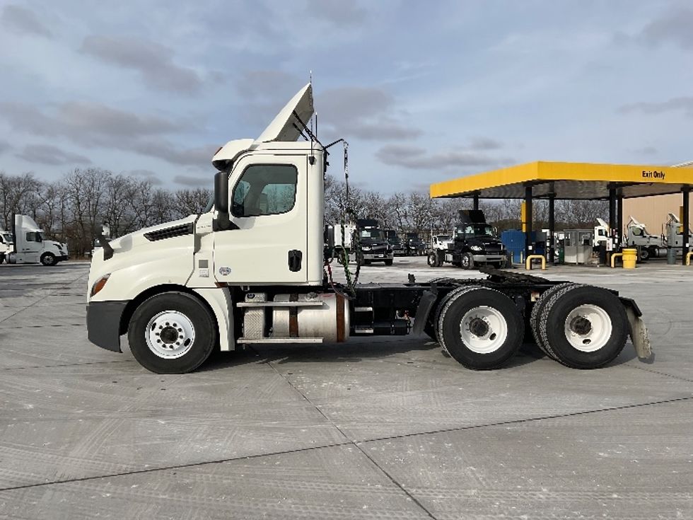 Day Cab Tractor-Heavy Duty Tractors-Freightliner-2019-T12664ST-Goshen-IN-389,247\n\t\tmiles-$ 50,250 - Image 4