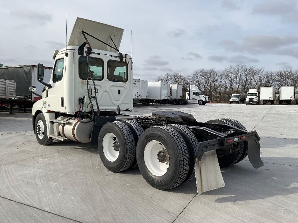 Day Cab Tractor-Heavy Duty Tractors-Freightliner-2019-T12664ST-Goshen-IN-389,247\n\t\tmiles-$ 50,250 - Image 5
