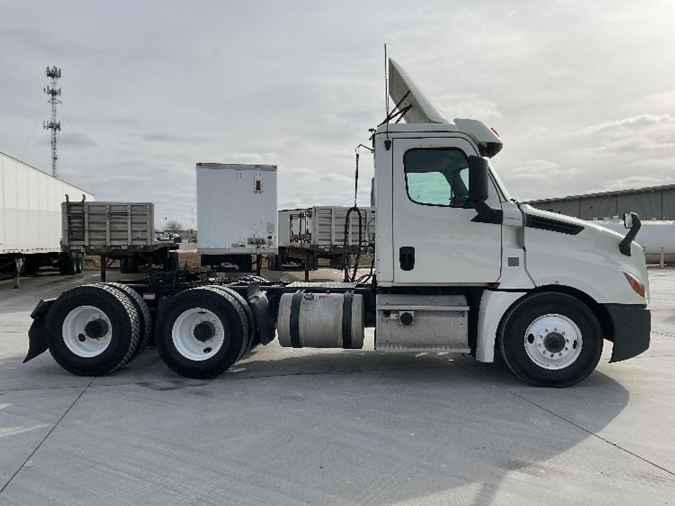 Day Cab Tractor-Heavy Duty Tractors-Freightliner-2019-T12664ST-Goshen-IN-389,247\n\t\tmiles-$ 50,250 - Image 8