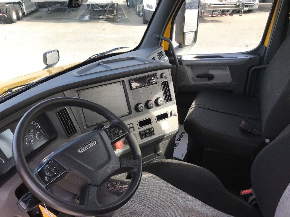 Day Cab Tractor-Heavy Duty Tractors-Freightliner-2019-T12664ST-Goshen-IN-448,081\n\t\tmiles-$ 48,250 - Image 10