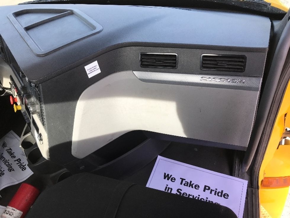 Day Cab Tractor-Heavy Duty Tractors-Freightliner-2019-T12664ST-Goshen-IN-448,081\n\t\tmiles-$ 48,250 - Image 13