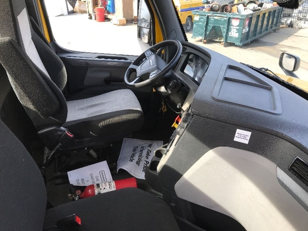 Day Cab Tractor-Heavy Duty Tractors-Freightliner-2019-T12664ST-Goshen-IN-448,081\n\t\tmiles-$ 48,250 - Image 14