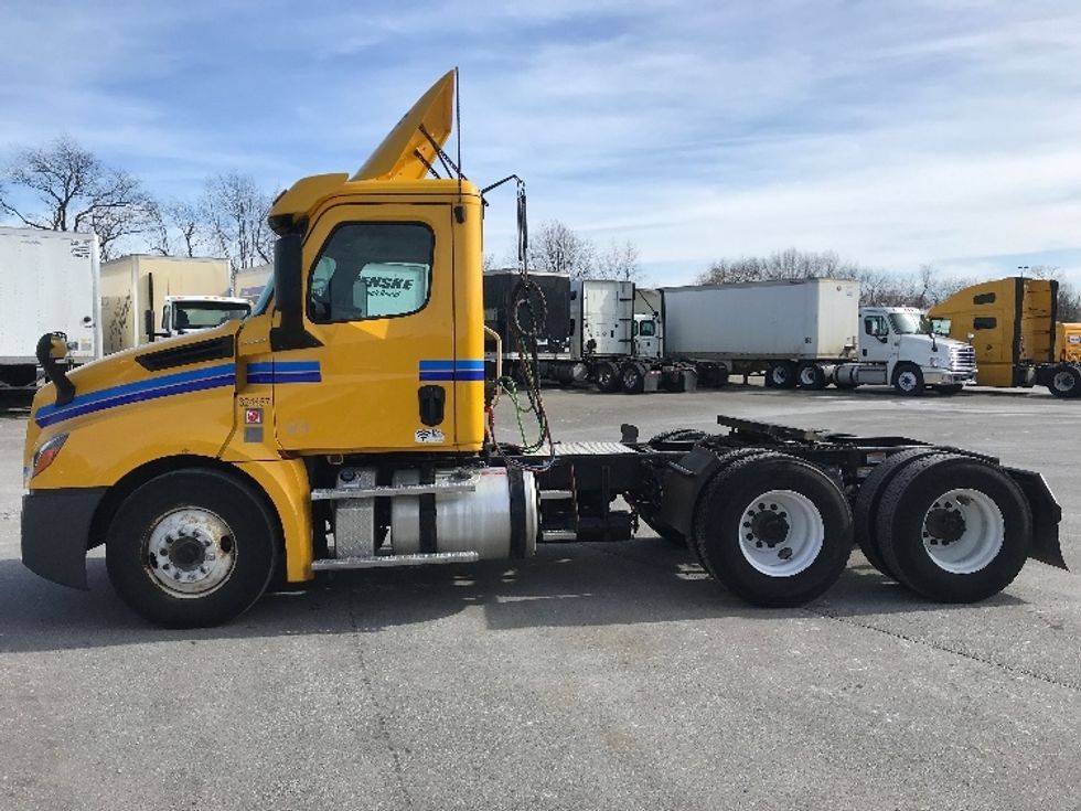 Day Cab Tractor-Heavy Duty Tractors-Freightliner-2019-T12664ST-Goshen-IN-448,081\n\t\tmiles-$ 48,250 - Image 4