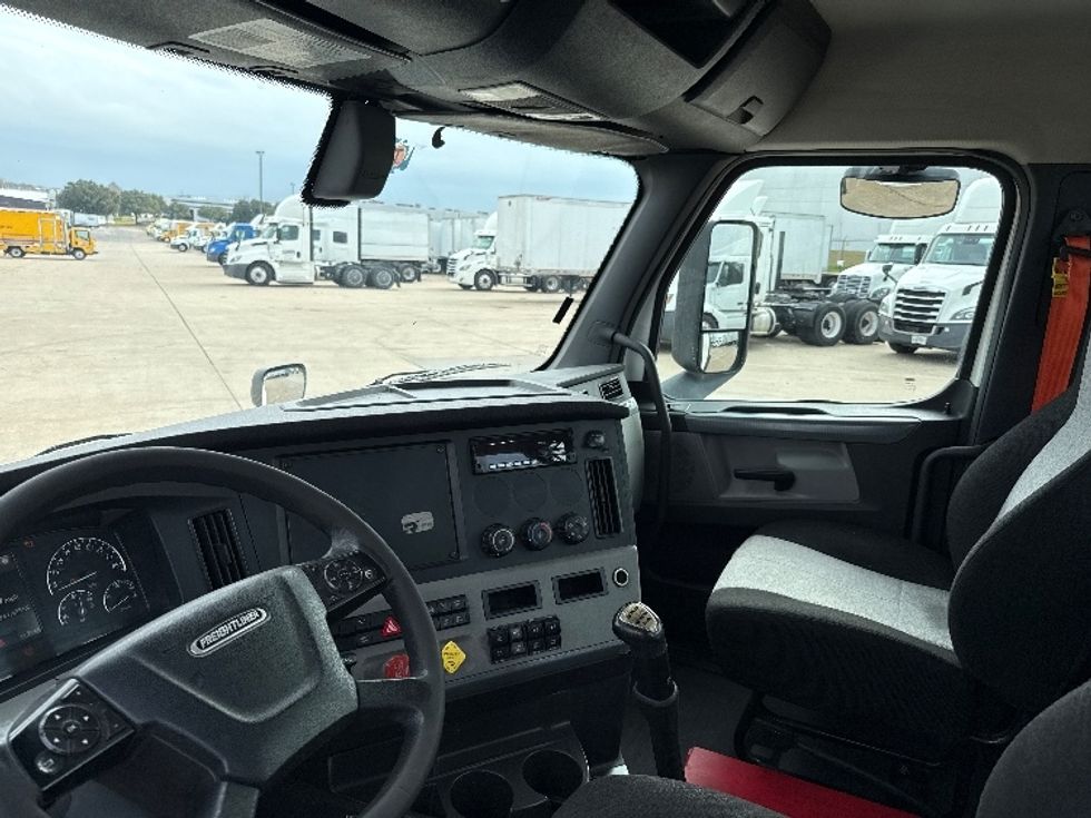 Day Cab Tractor-Heavy Duty Tractors-Freightliner-2019-T12664ST-Grand Prairie-TX-261,624\n\t\tmiles-$ 51,500 - Image 10