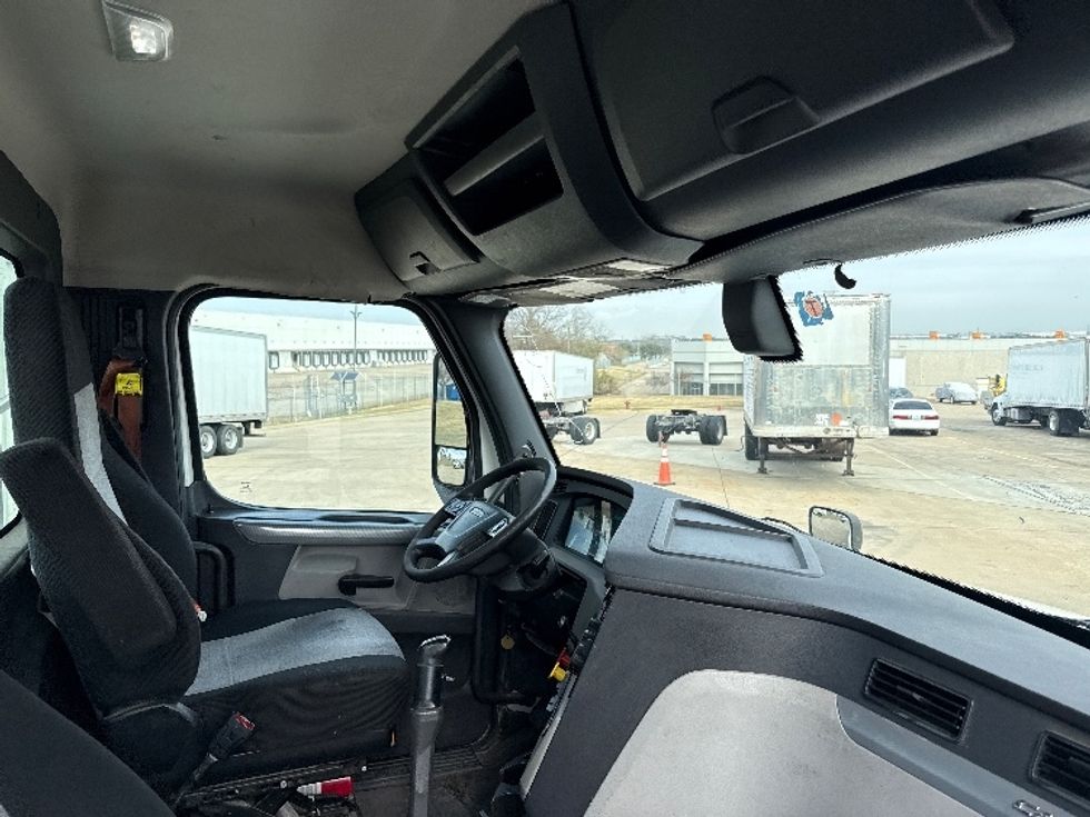 Day Cab Tractor-Heavy Duty Tractors-Freightliner-2019-T12664ST-Grand Prairie-TX-261,624\n\t\tmiles-$ 51,500 - Image 14