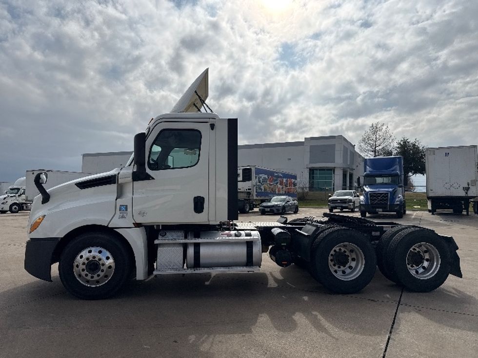 Day Cab Tractor-Heavy Duty Tractors-Freightliner-2019-T12664ST-Grand Prairie-TX-261,624\n\t\tmiles-$ 51,500 - Image 4