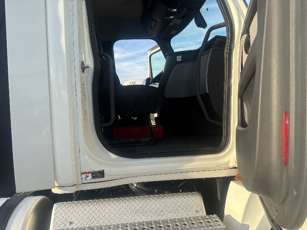 Day Cab Tractor-Heavy Duty Tractors-Freightliner-2019-T12664ST-Grand Prairie-TX-279,922\n\t\tmiles-$ 50,500 - Image 12