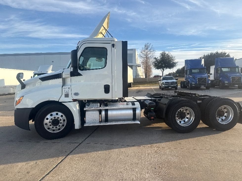 Day Cab Tractor-Heavy Duty Tractors-Freightliner-2019-T12664ST-Grand Prairie-TX-279,922\n\t\tmiles-$ 50,500 - Image 4