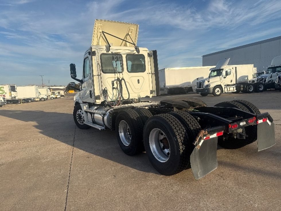 Day Cab Tractor-Heavy Duty Tractors-Freightliner-2019-T12664ST-Grand Prairie-TX-279,922\n\t\tmiles-$ 50,500 - Image 5