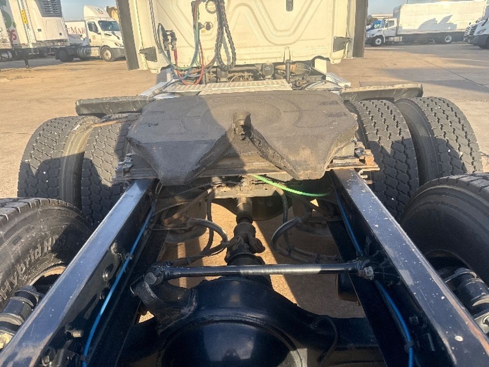 Day Cab Tractor-Heavy Duty Tractors-Freightliner-2019-T12664ST-Grand Prairie-TX-279,922\n\t\tmiles-$ 50,500 - Image 6