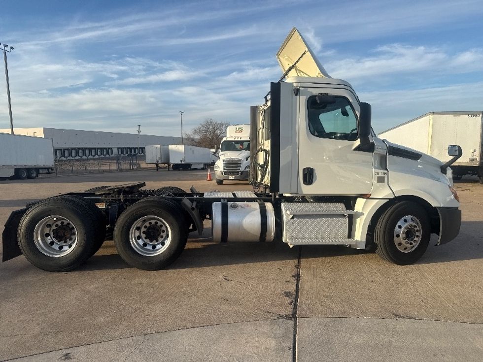 Day Cab Tractor-Heavy Duty Tractors-Freightliner-2019-T12664ST-Grand Prairie-TX-279,922\n\t\tmiles-$ 50,500 - Image 8