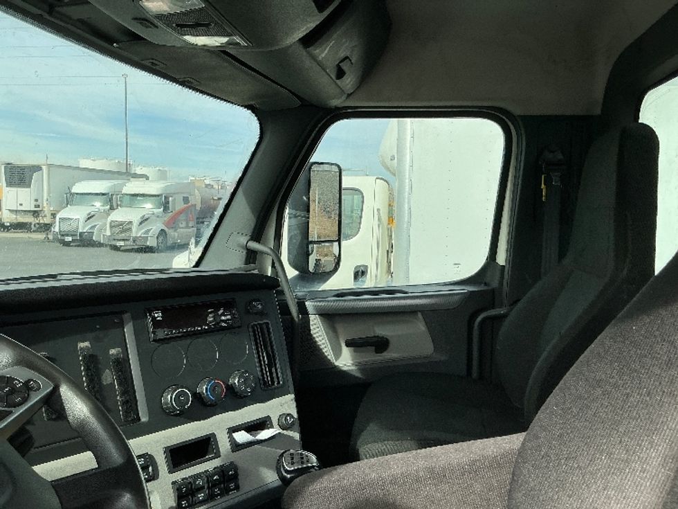 Day Cab Tractor-Heavy Duty Tractors-Freightliner-2019-T12664ST-Greeley-CO-170,978\n\t\tmiles-$ 53,750 - Image 10