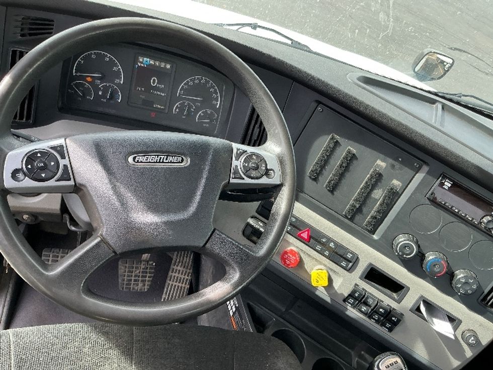 Day Cab Tractor-Heavy Duty Tractors-Freightliner-2019-T12664ST-Greeley-CO-170,978\n\t\tmiles-$ 53,750 - Image 11