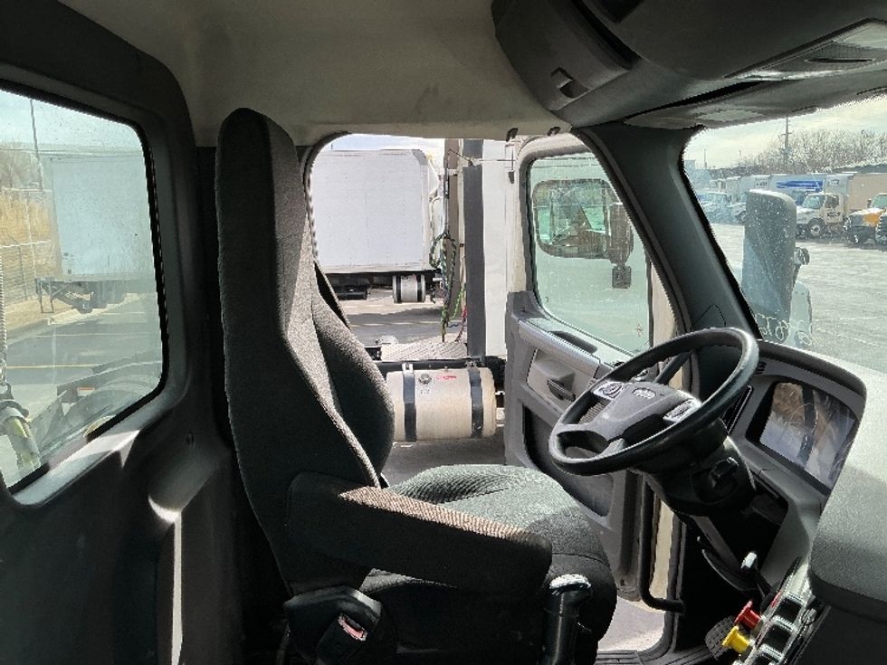 Day Cab Tractor-Heavy Duty Tractors-Freightliner-2019-T12664ST-Greeley-CO-170,978\n\t\tmiles-$ 53,750 - Image 14