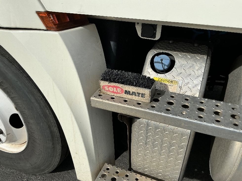 Day Cab Tractor-Heavy Duty Tractors-Freightliner-2019-T12664ST-Greeley-CO-170,978\n\t\tmiles-$ 53,750 - Image 17