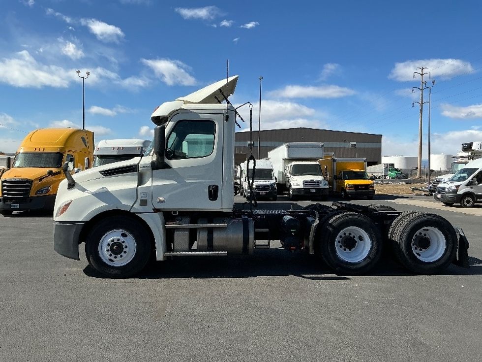Day Cab Tractor-Heavy Duty Tractors-Freightliner-2019-T12664ST-Greeley-CO-170,978\n\t\tmiles-$ 53,750 - Image 4