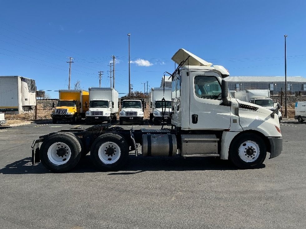 Day Cab Tractor-Heavy Duty Tractors-Freightliner-2019-T12664ST-Greeley-CO-170,978\n\t\tmiles-$ 53,750 - Image 8