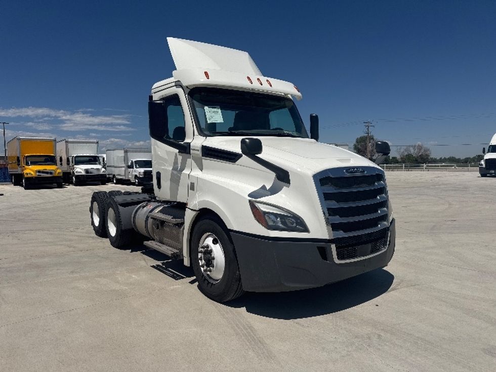 Day Cab Tractor-Heavy Duty Tractors-Freightliner-2019-T12664ST-Greeley-CO-272,871\n\t\tmiles-$ 57,750 - Image 1