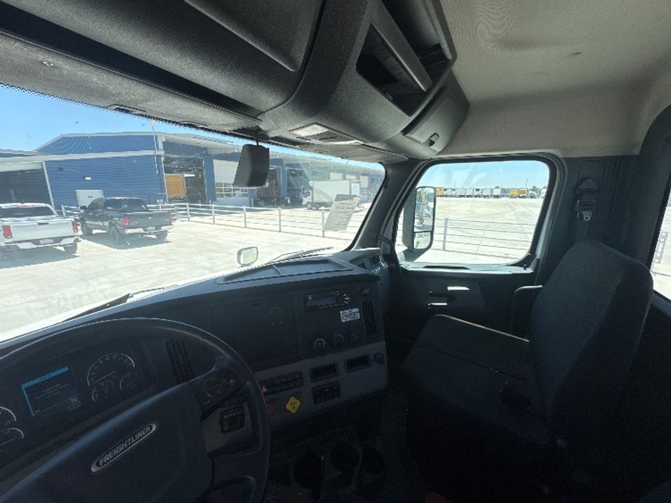 Day Cab Tractor-Heavy Duty Tractors-Freightliner-2019-T12664ST-Greeley-CO-272,871\n\t\tmiles-$ 57,750 - Image 10